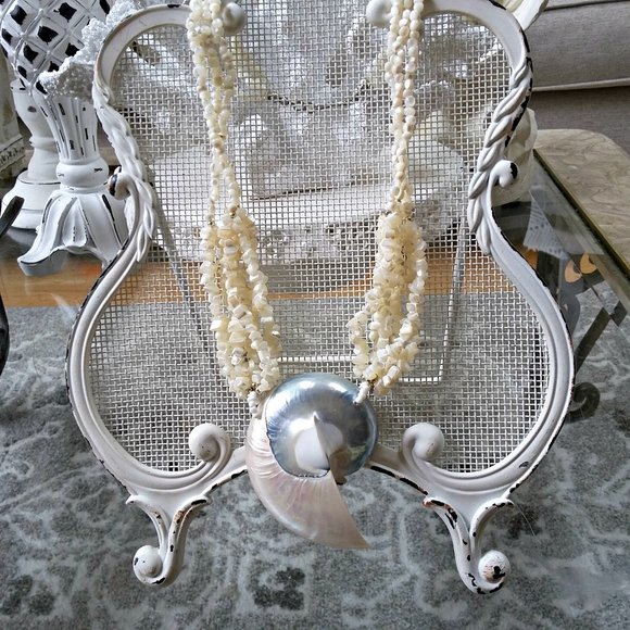 Vintage Jewelry - VINTAGE Large SHELL Ornate NECKLACE